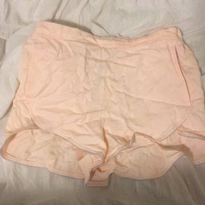 lululemon shorts w/ pockets